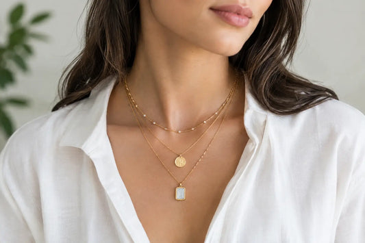 How to Layer Necklaces Like a Stylist in 5 Steps