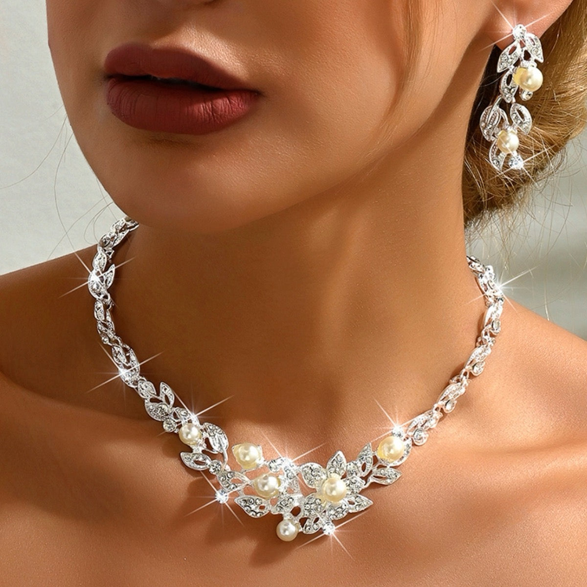 Silver Pearl Jewelry Set with Sparkling Flower Design